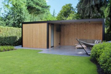 Aluminium constructie met houten wanden.